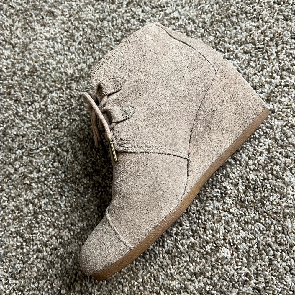 TOMS Suede Lace Up Wedge Booties - Size 8 - Picture 4 of 10